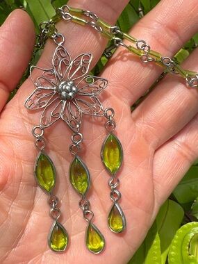 Cute! Handmade Vintage Filigree Flower Dangle Necklace Peridot Green Glass Drops